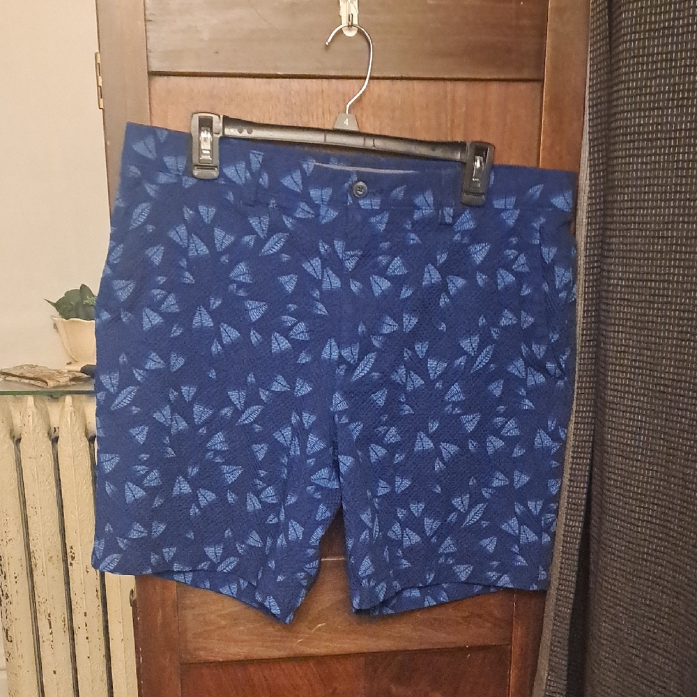 PGA Tour Size 36 Men's Blue With Light Blue Triangles Textured Golf Shorts
